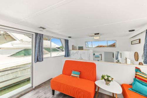 River View Houseboat