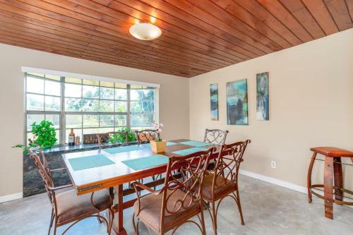 Classic Modern Home In Tampa