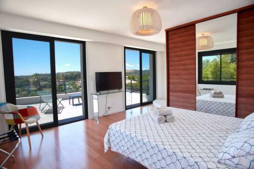 Modern Villa With Sea View And Pool For 10 People