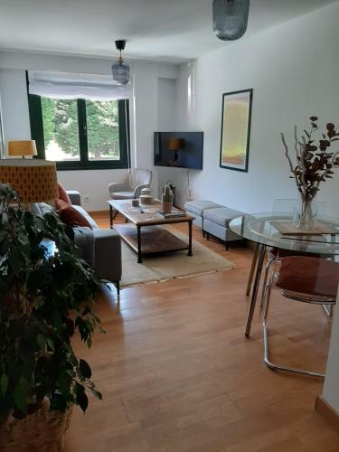 Apartamento El �eru. En Zona Verde Y Junto Al Mar.