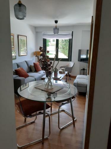 Apartamento El �eru. En Zona Verde Y Junto Al Mar.