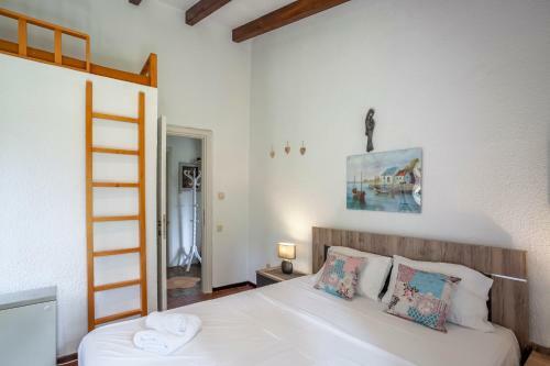 The Gift Sunny Villa