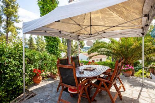 The Gift Sunny Villa