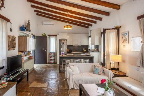 The Gift Sunny Villa