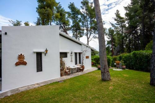 The Gift Sunny Villa