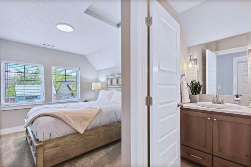 Modern & Luxurious Private 3 Bedroom Boise Home