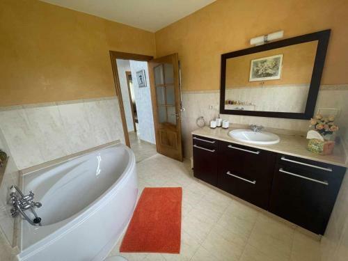 Casa Vacacional Beo Malpica de Berganti�os