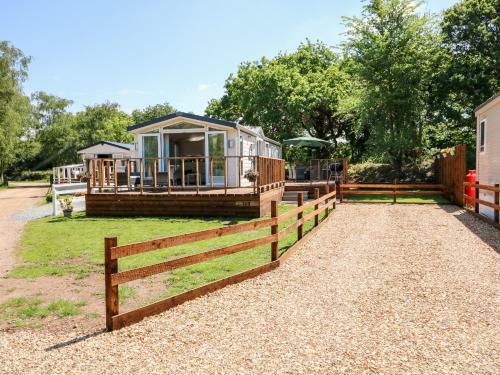 109 Pentney Lakes