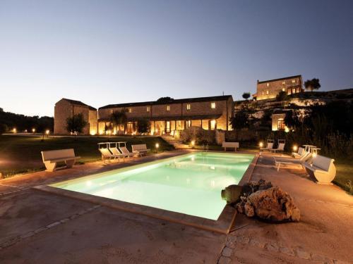 Spacious Apartment In Modica With Shared Pool