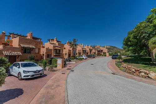 Elegant 4br Apartment In Rivera, Mijas, Pool, Wifi