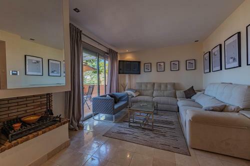 Elegant 4br Apartment In Rivera, Mijas, Pool, Wifi