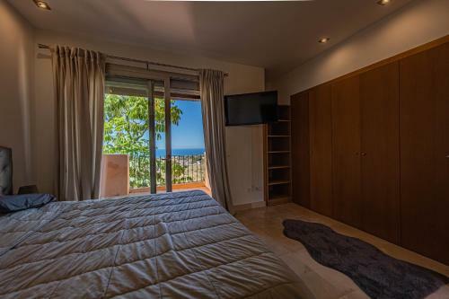 Elegant 4br Apartment In Rivera, Mijas, Pool, Wifi