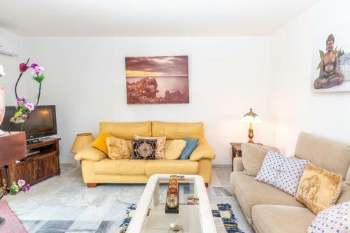 Charming 3br Townhouse W/ Terrace & Swimming Pool