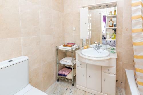 Charming 3br Townhouse W/ Terrace & Swimming Pool