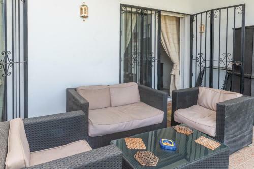 Charming 3br Townhouse W/ Terrace & Swimming Pool