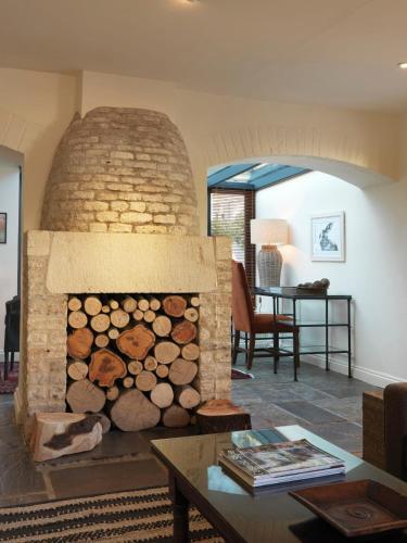 The Hare & Hounds Hotel