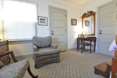 Posada First Colony Inn