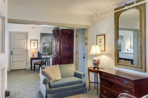Posada First Colony Inn