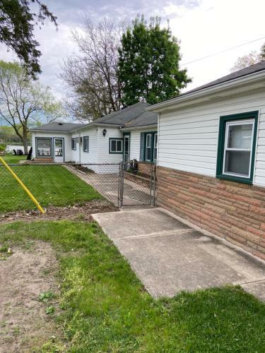 Lakefront Home (Newly Renovated) In Belleville Mi