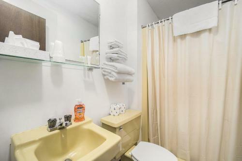 Snow Chasers Lodge - Room 3