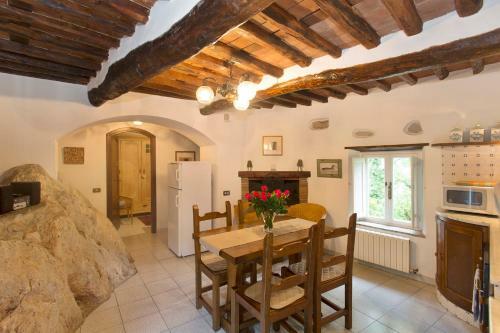 Stunning 2 Bed Cottage In The Lucca Countryside