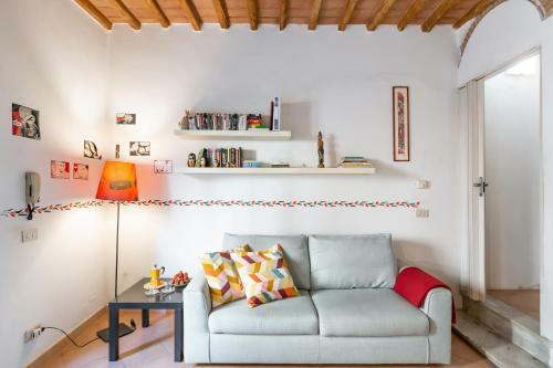 Cisanello Rock Apartment With Patio And Barbecue