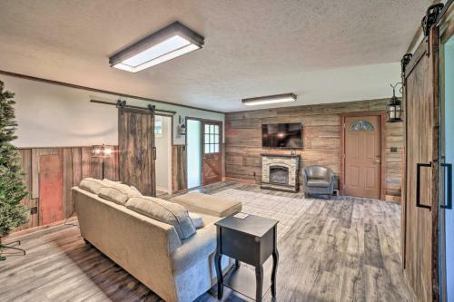 Picturesque Three Oaks Home About 4 Mi To Lake!