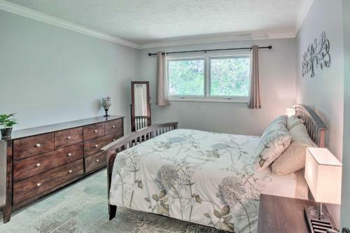 Picturesque Three Oaks Home About 4 Mi To Lake!