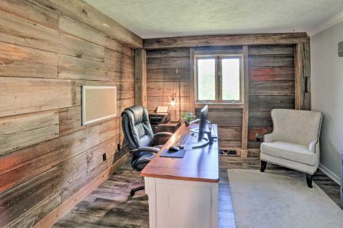 Picturesque Three Oaks Home About 4 Mi To Lake!