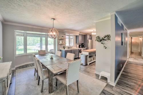 Picturesque Three Oaks Home About 4 Mi To Lake!