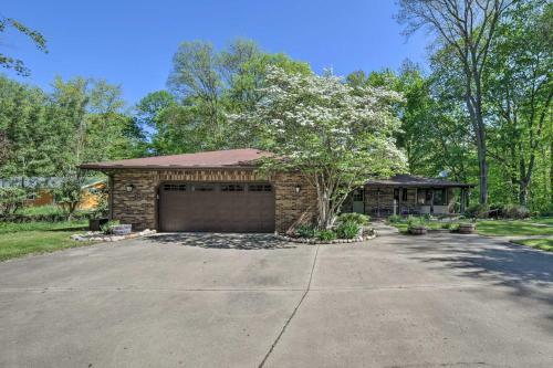 Picturesque Three Oaks Home About 4 Mi To Lake!