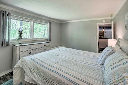 Picturesque Three Oaks Home About 4 Mi To Lake!