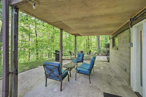 Picturesque Three Oaks Home About 4 Mi To Lake!
