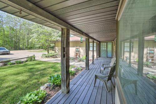 Picturesque Three Oaks Home About 4 Mi To Lake!