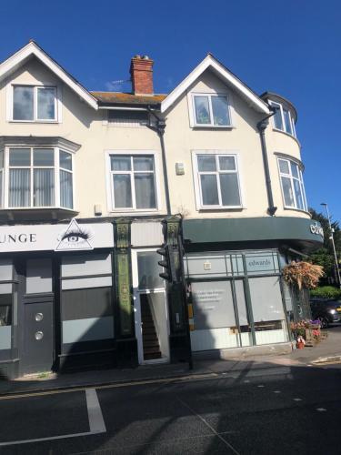 Charming Apartment In Ashley Cross