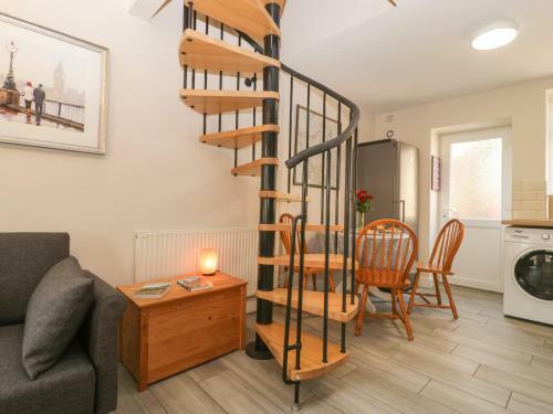 5 Lower Ellick Street