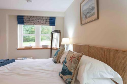 Steading Cottage - 50m From The Beach