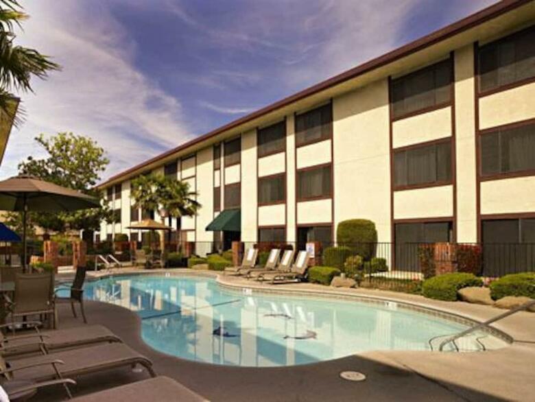 University Square Hotel