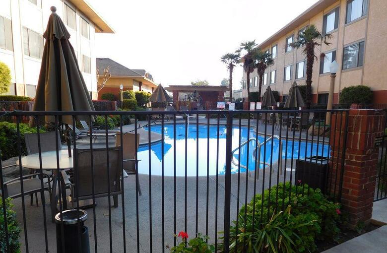 University Square Hotel
