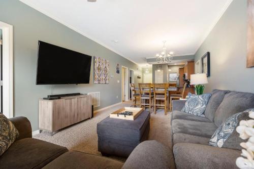 Majestic Condo On The Lake