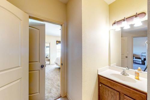 Thousand Hills Condo