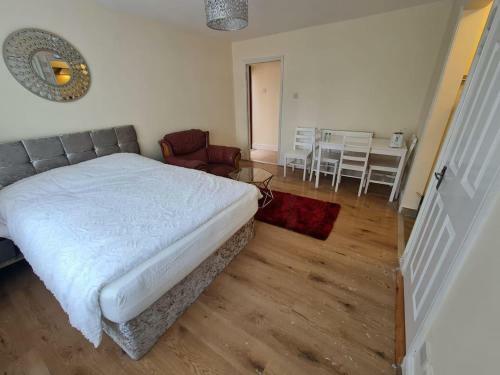 Town Centre Studio Flat
