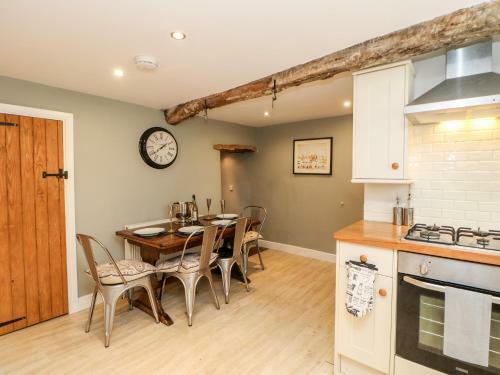 17 Millgate