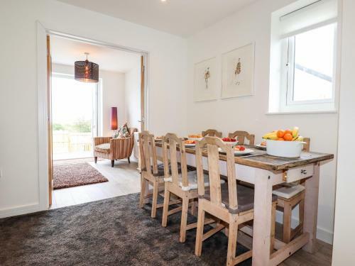 1 Silver Birch Gardens