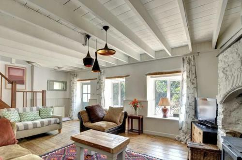 Beautiful Character Cottage, 1 Mile From The Beach