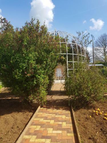 Maison de 2 Chambres Avec Jardin Clos Et Wifi A Gace