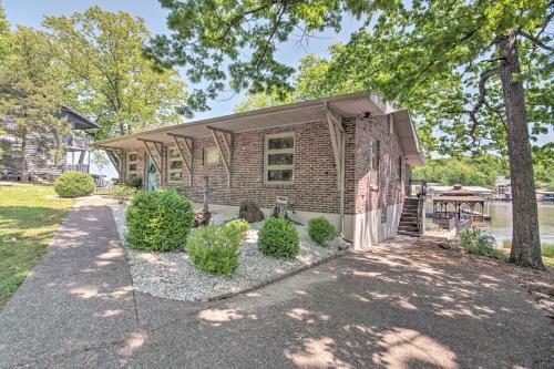 Waterfront Lake Ozark Pad Fishing And Boat Dock!