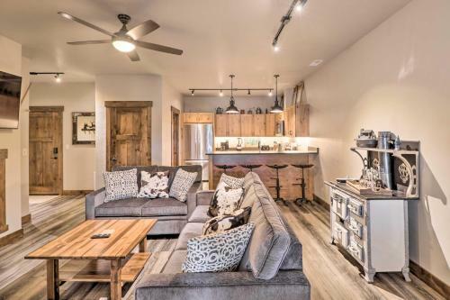Apartamento Cozy Columbia Falls Condo With Private Balcony!