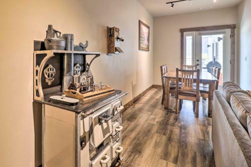 Apartamento Cozy Columbia Falls Condo With Private Balcony!