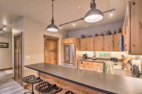 Apartamento Cozy Columbia Falls Condo With Private Balcony!